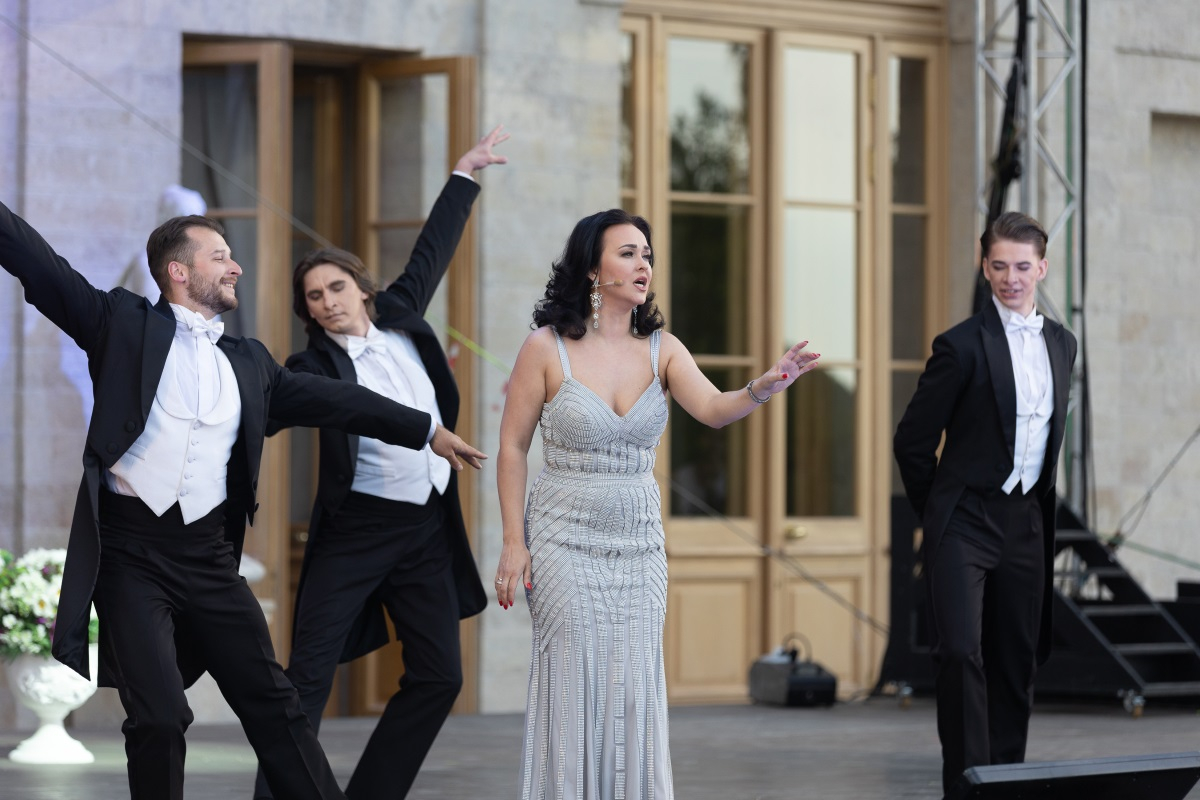 Гала-концерт в Гатчинском парке. Оксана Крупнова Гала-концерт в Гатчинском парке. Оксана Крупнова