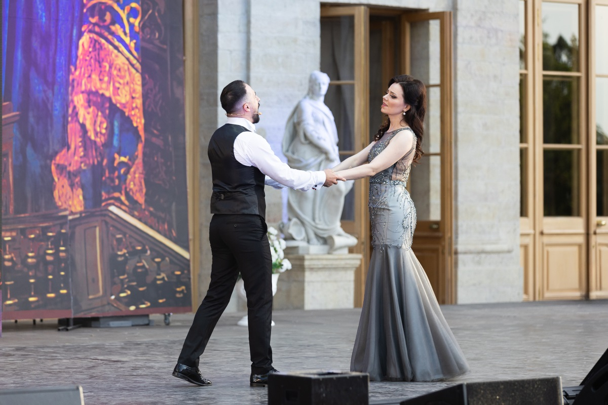 Гала-концерт в Гатчинском парке. Шамхал Хачатурян и Евгения Крохина Гала-концерт в Гатчинском парке. Шамхал Хачатурян и Евгения Крохина