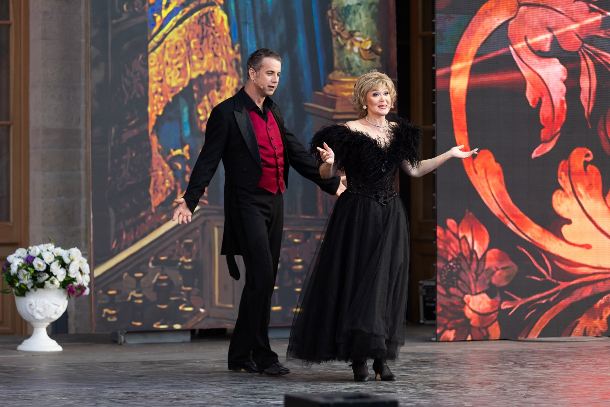 Гала-концерт в Гатчинском парке. Владимир Ярош и Светлана Лугова Гала-концерт в Гатчинском парке. Владимир Ярош и Светлана Лугова