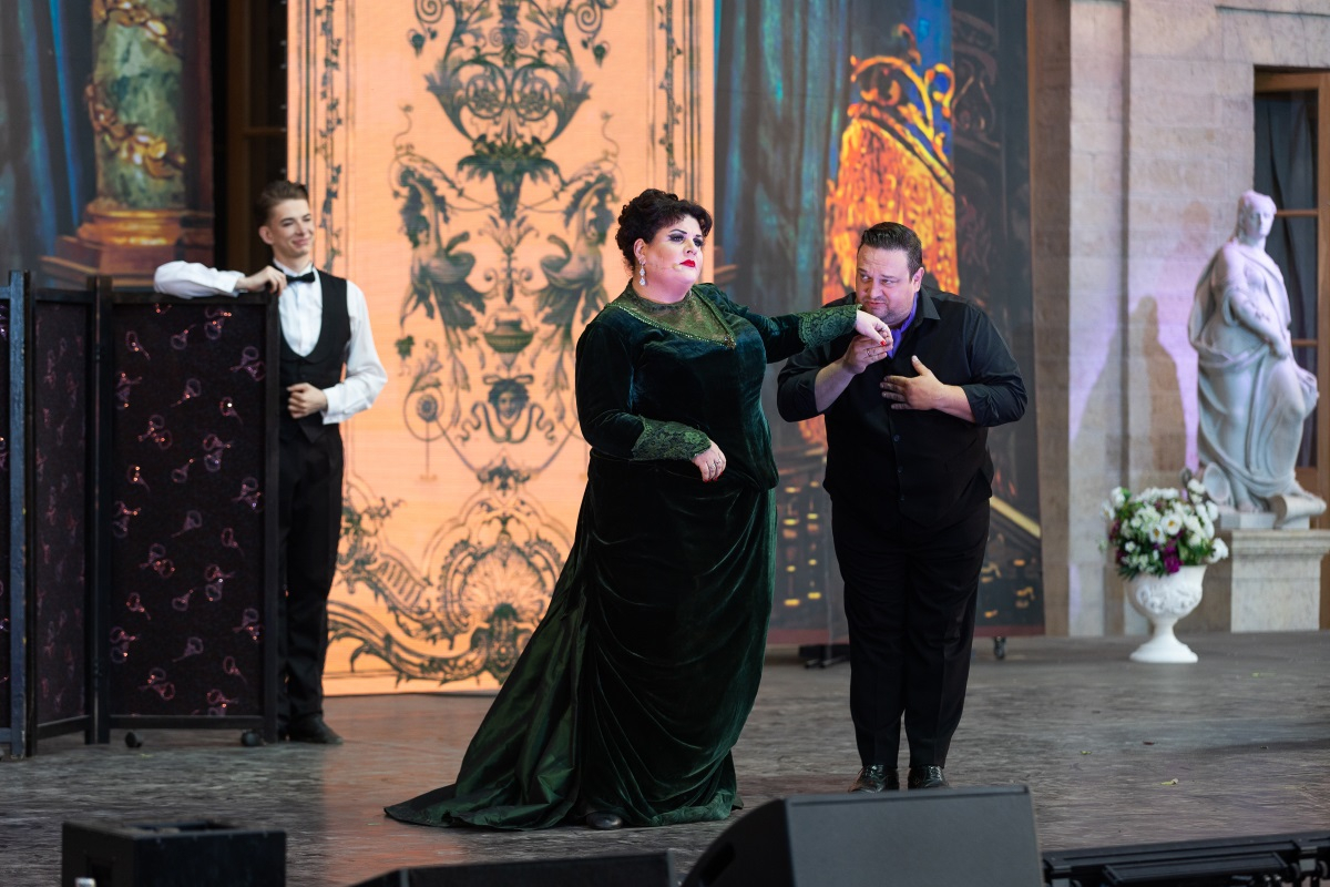 Гала-концерт в Гатчинском парке. Манана Гогитидзе и Александр Круковский Гала-концерт в Гатчинском парке. Манана Гогитидзе и Александр Круковский