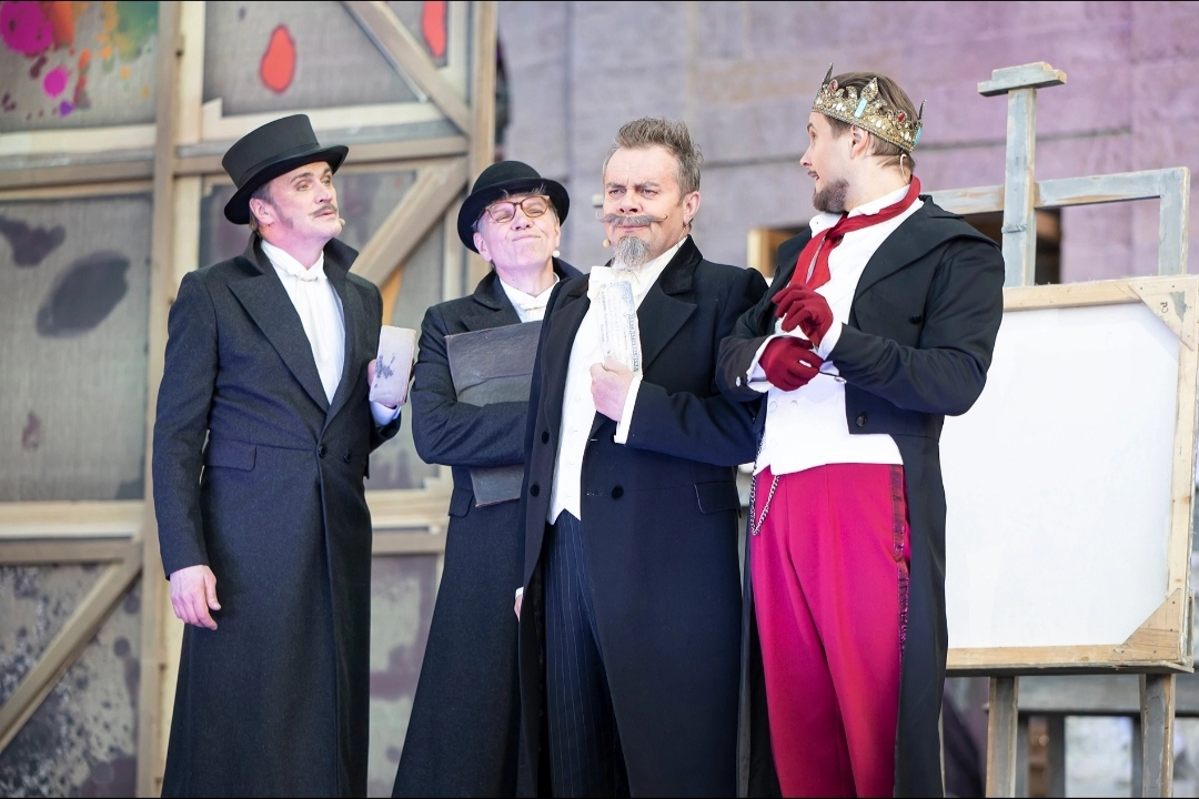 "Граф Люксембург" в Гатчинском парке. "Граф Люксембург" в Гатчинском парке.