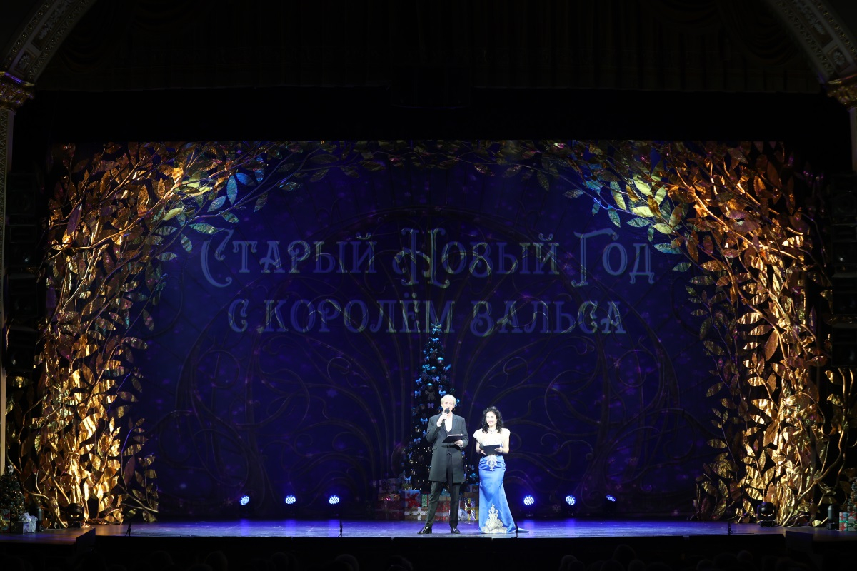 Ведущие концерта - Антон Олейников и Оксана Крупнова Ведущие концерта - Антон Олейников и Оксана Крупнова